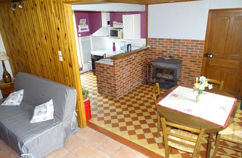 Hyds Cottage | Rural cottage with enclosed garden, pets allowed