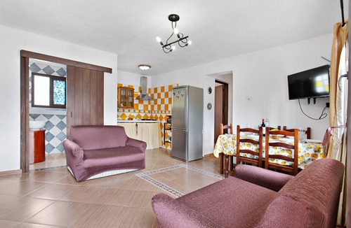 Icod de los Vinos House | Rural House 'Ca Luis' with Teide Volcano Views, Shared Terrace, and Wi-Fi