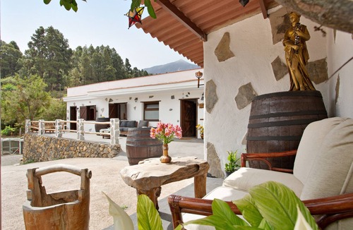 Icod de los Vinos House | Rural House 'Ca Luis' with Teide Volcano Views, Shared Terrace, and Wi-Fi