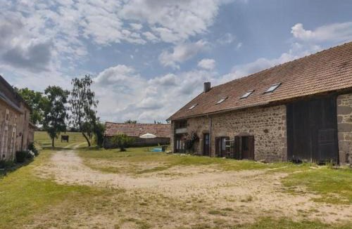 Saint-Bonnet-de-Four House | Séjour Nature et Charme, Animaux Bienvenus, Parking et Wifi Inclus - FR-1-489-560
