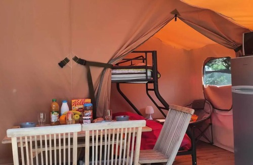 Saint-Paul-de-Vezelin House | Safari Family eco 5 person tent