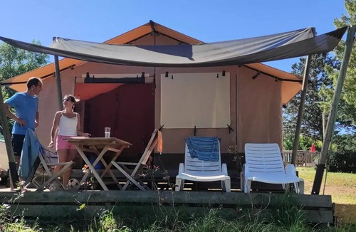 Saint-Paul-de-Vezelin House | Safari Family eco 5 person tent