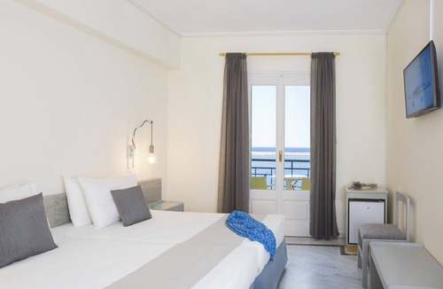 Karlovassi Hotel | Samaina Port