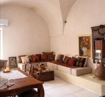 Megalochori Villa | Sandandstone villa Santorini