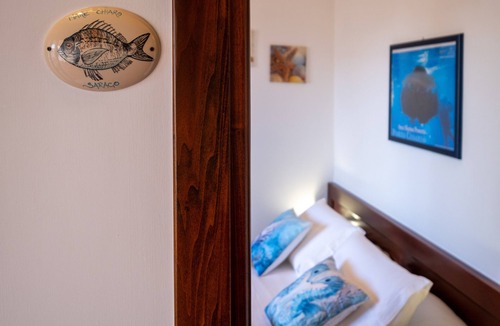 Torre Lapillo Bed & Breakfast | Sarago Room – Le Chele with Sea View, Wi-Fi & Air Conditioning
