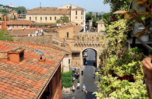 Trastevere Apartment | Scala Luxury Terrace studio