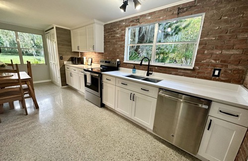 Sanford House | Scenic home surrounded by 1.25 acres of nature