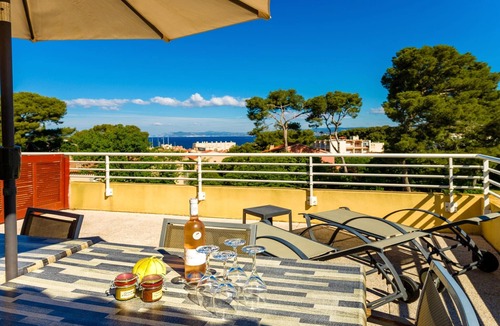 Le Brusc Apartment | Sea View Apartment for 4 in Var