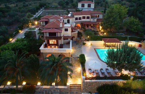 Nimfea Villa | Seafront villa with private garden a few steps away from the beach