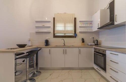 Loutra Oraias Elenis Apartment | Seaside Serenity Suite in Loutra