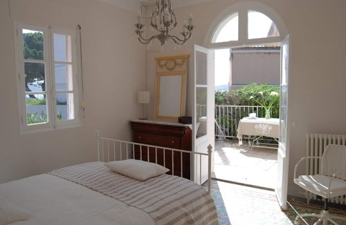 Bandol Apartment | Seaside Villa Apartment with Large Terrace 2 mins from Renecros Beach