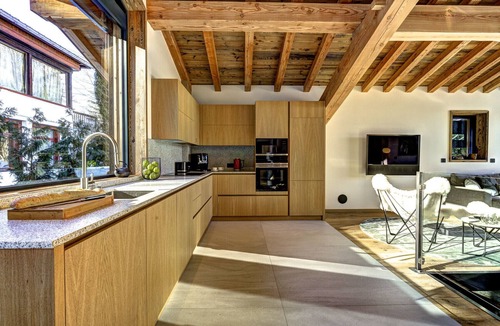 Le Lavancher Ski Chalet | Serviced Alpine Chalet with Indoor Pool