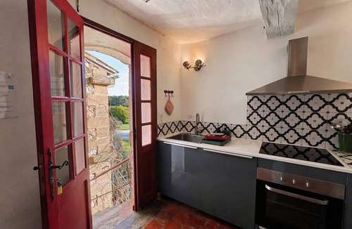 Rognes House | Shepherd’s Cottage – Château Barbebelle Vineyard