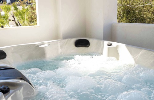 Lardos Apartment | Sinani Beachfront Gems Rhodes - Suite with Jacuzzi
