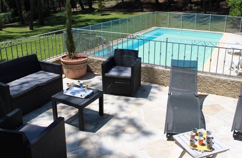 Ventabren Villa | Single storey villa in large park with swimming pool