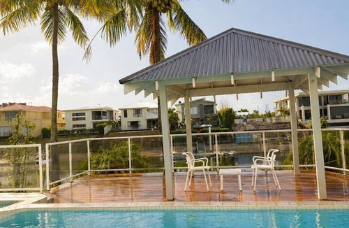 Mermaid Waters House | Sip, Swim, Repeat - 5BR Waterfront Pool Escape