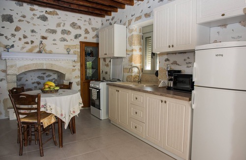 Zou House | Sitia Balcony View Villa- 10min from Beach