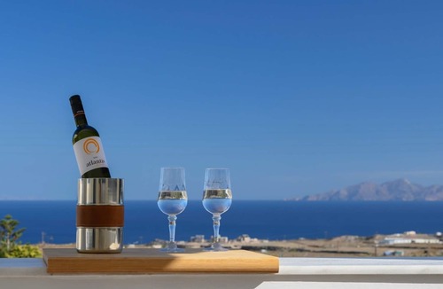 Vourvoulos House | Skarmoutsos Holiday Home|Hot tub|Free parking
