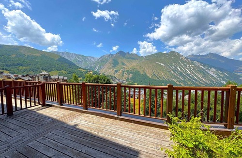 Saint-Martin-de-Belleville Apartment | Ski-In/Ski-Out Apartment with Terrace and Modern Amenities in St Martin de Belleville