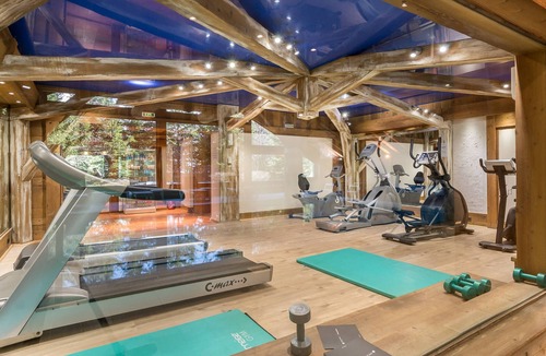 Meribel Village Apartment | Ski-in apartment with pool access and covered parking