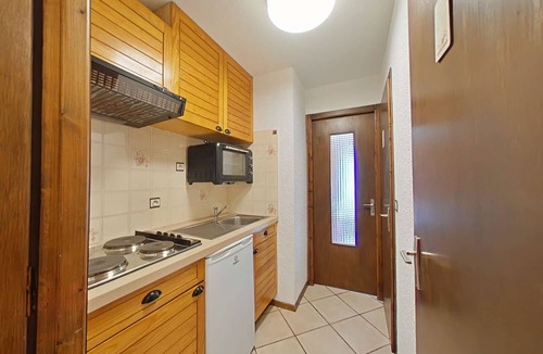 Le Chinaillon Apartment | Ski-in/ski-out studio with terrace, parking and Wi-Fi - sleeps 4