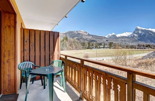 Morillon Apartment | Ski-in/Ski-out Studio with Pool Access + Free Wifi