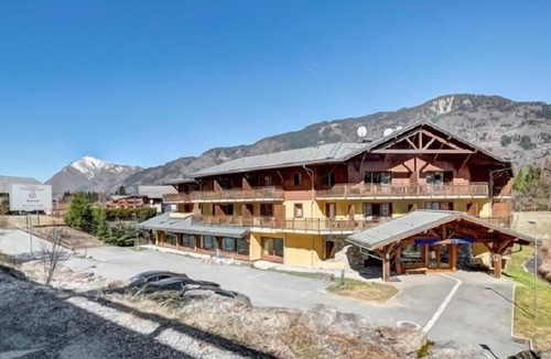 Morillon Apartment | Ski-in/Ski-out Studio with Pool Access + Free Wifi