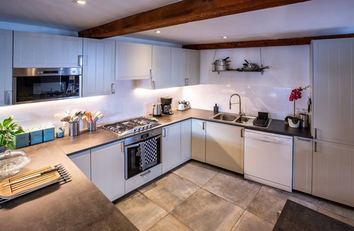 Villaroger Ski Chalet | SKI VILLAROGER - LES ARCS CHALET - 4 BEDROOMS W/HOT TUB - 5 MINS FROM SKI LIFT