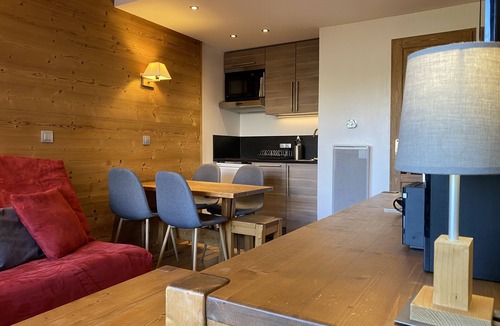 Meribel-Mottaret Apartment | SKIS BY THE FEET- 2 ROOM/CABIN - DONE AGAIN - HIGH SPEED WIFI -CALME AND CLEAR VIEW