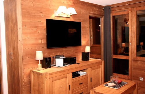 Meribel-Mottaret Apartment | SKIS BY THE FEET- 2 ROOM/CABIN - DONE AGAIN - HIGH SPEED WIFI -CALME AND CLEAR VIEW