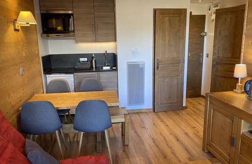 Meribel-Mottaret Apartment | SKIS BY THE FEET- 2 ROOM/CABIN - DONE AGAIN - HIGH SPEED WIFI -CALME AND CLEAR VIEW