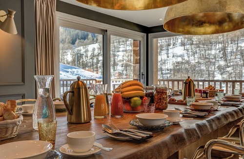 Meribel Ski Chalet | Sleeps 12-14 with indoor Hot Tub and large Sauna