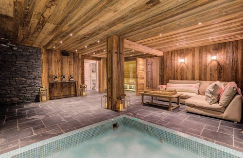Meribel Ski Chalet | Sleeps 12-14 with indoor Hot Tub and large Sauna