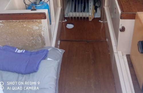 Le Lavandou Boat Rental | Small sailboat at dock