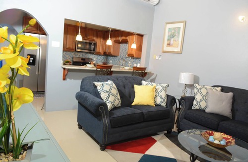 Runaway Bay Villa | Snowbird Friendly Retreat w/Seaview Balcony and Fast Wifi/AC