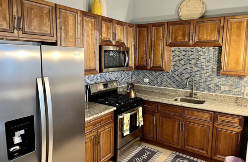 Runaway Bay Villa | Snowbird Friendly Retreat w/Seaview Balcony and Fast Wifi/AC