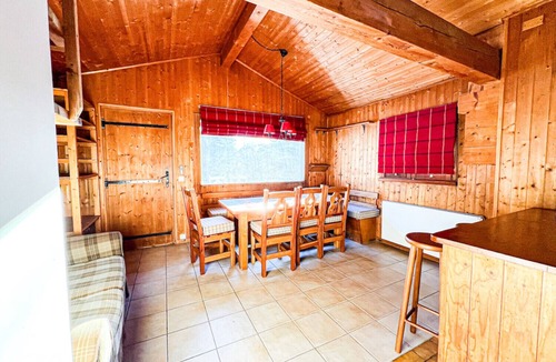 Montroc Ski Chalet | Snowflake cottage with garden