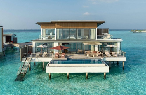 Emboodhoo Lagoon Hotel | SO/Maldives