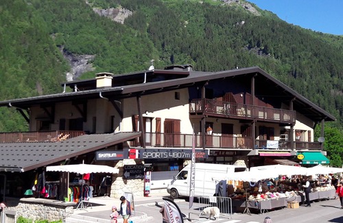 Les Contamines-Montjoie Apartment | South-facing terrace, apartment refurbished in Savoyard chalet