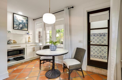 Beach Park Apartment | South Tampa Studio in Desirable Historic District!