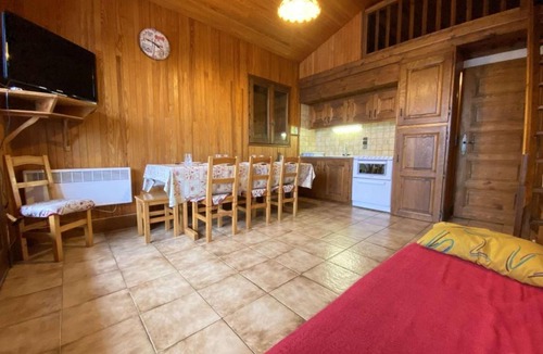 Praz-sur-Arly Apartment | Spacieux 2P+Cabine Mezzanine à Praz-Sur-Arly - 8 pers, Proche Commodités, Vue Mont Charvin - FR-1-603-37