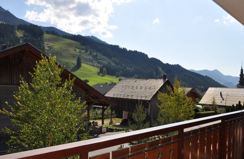 La Chapelle-d'Abondance Apartment | Spacious 3-room central flat with balcony, parking, pets allowed!