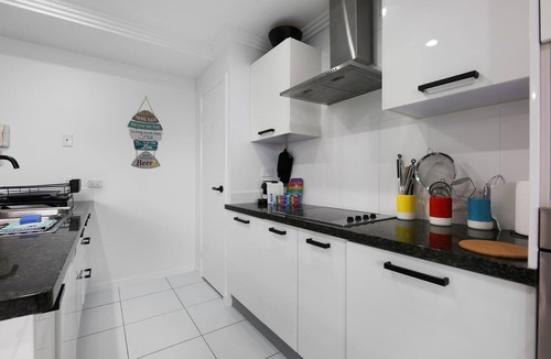 Southport Apartment | Spacious 2-Bed Stay on Marine Parade