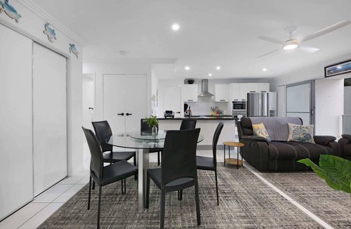 Southport Apartment | Spacious 2-Bed Stay on Marine Parade