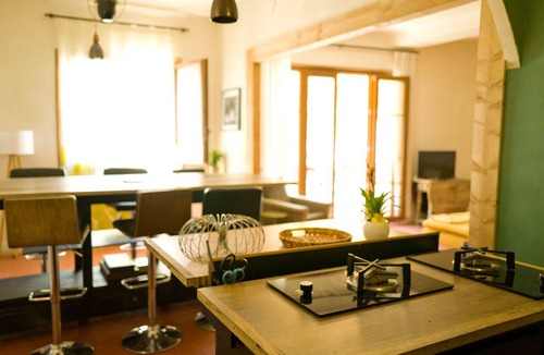 Besse-sur-Issole Apartment | Spacious 2BR 90m2 in heart of Provençe Village, near Lake