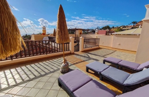El Duque Apartment | Spacious 3-bedroom penthouse with sea view in Terrazas del Duque