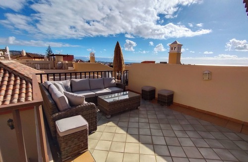 El Duque Apartment | Spacious 3-bedroom penthouse with sea view in Terrazas del Duque