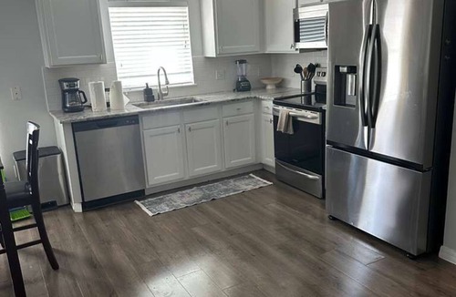 Sandy Ridge House | Spacious 4-bedroom house in awesome Davenport with AC