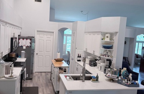 East County Civic Group House | Spacious 4-bedroom house in peaceful Valrico. 2 King, 1 Queen Bed. 2 Couches