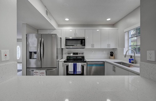 Richmond West House | Spacious 4-bedroom house in awesome Miami with Wi-Fi, AC, Heated Pool.